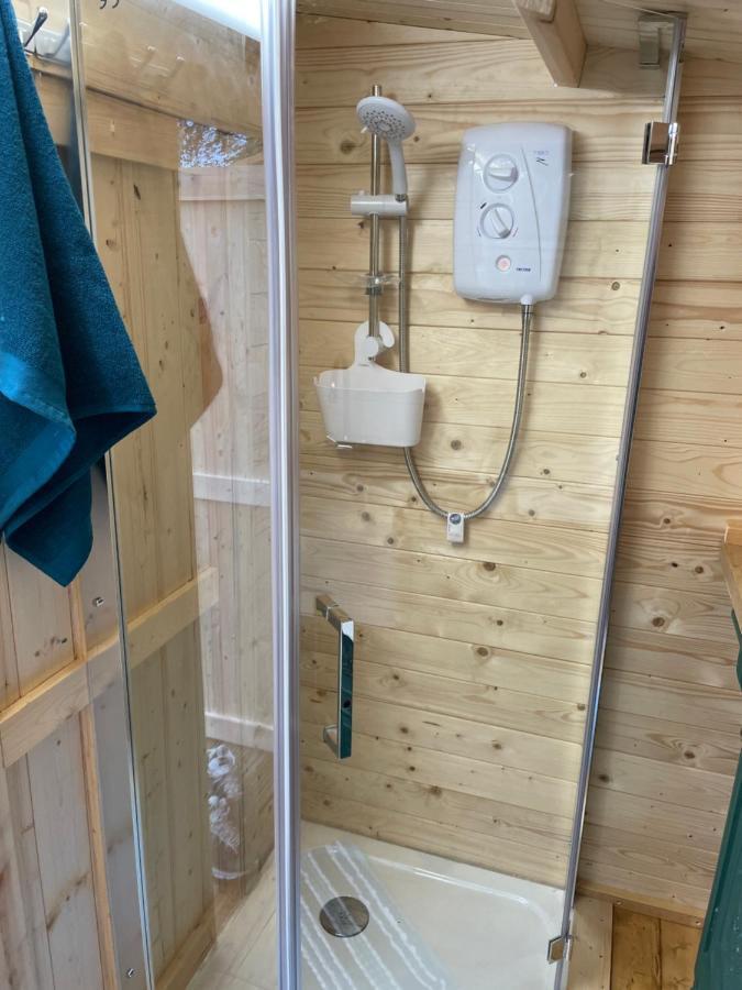 O Dan Y Coed Luxury Yurt With Hot Tub Chwilog Exterior photo