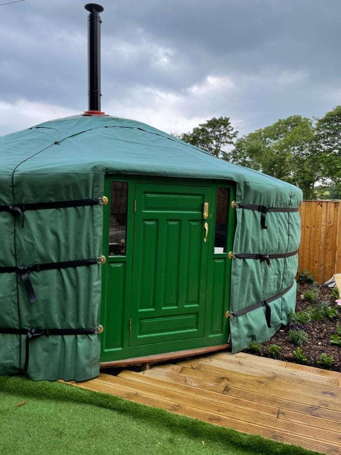 O Dan Y Coed Luxury Yurt With Hot Tub Chwilog Exterior photo