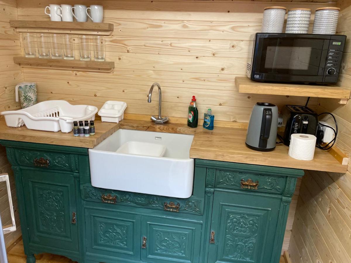 O Dan Y Coed Luxury Yurt With Hot Tub Chwilog Exterior photo