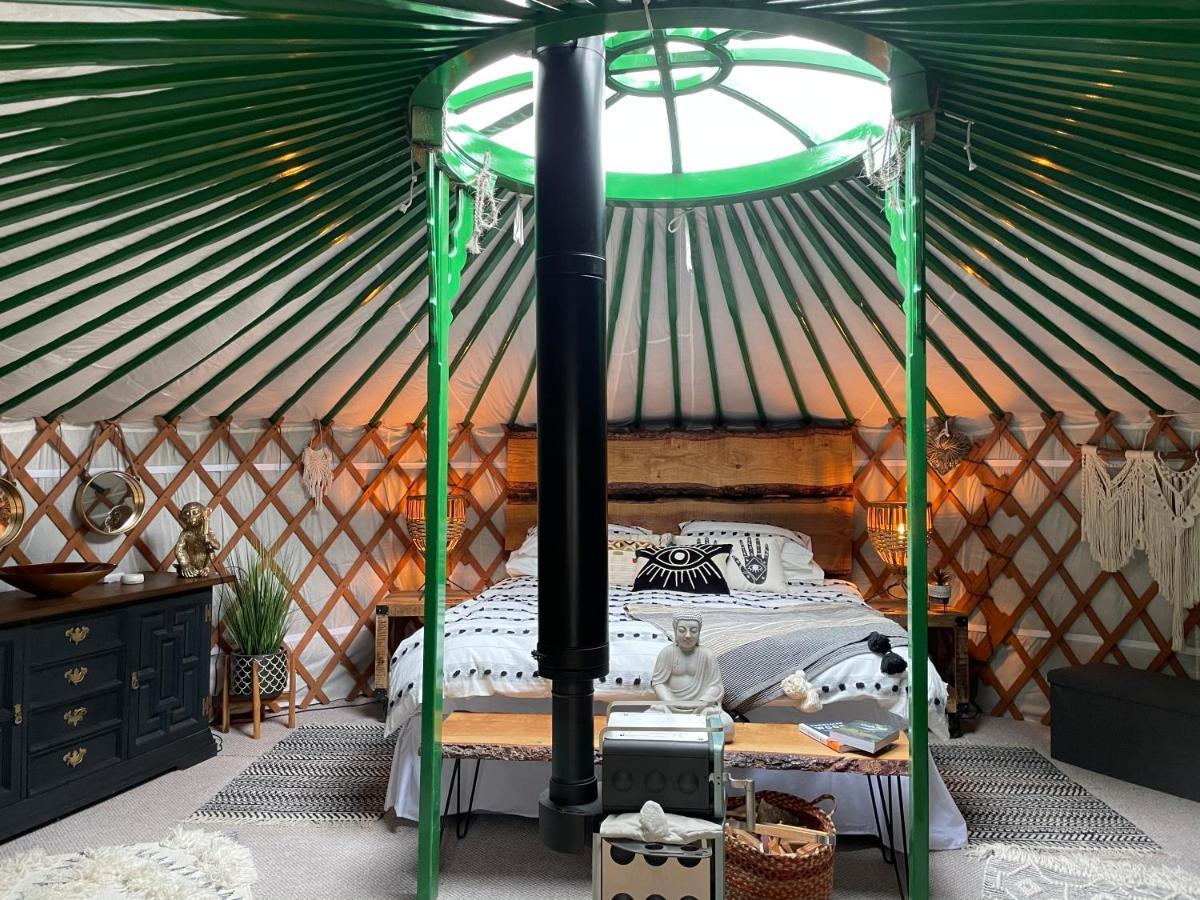 O Dan Y Coed Luxury Yurt With Hot Tub Chwilog Exterior photo