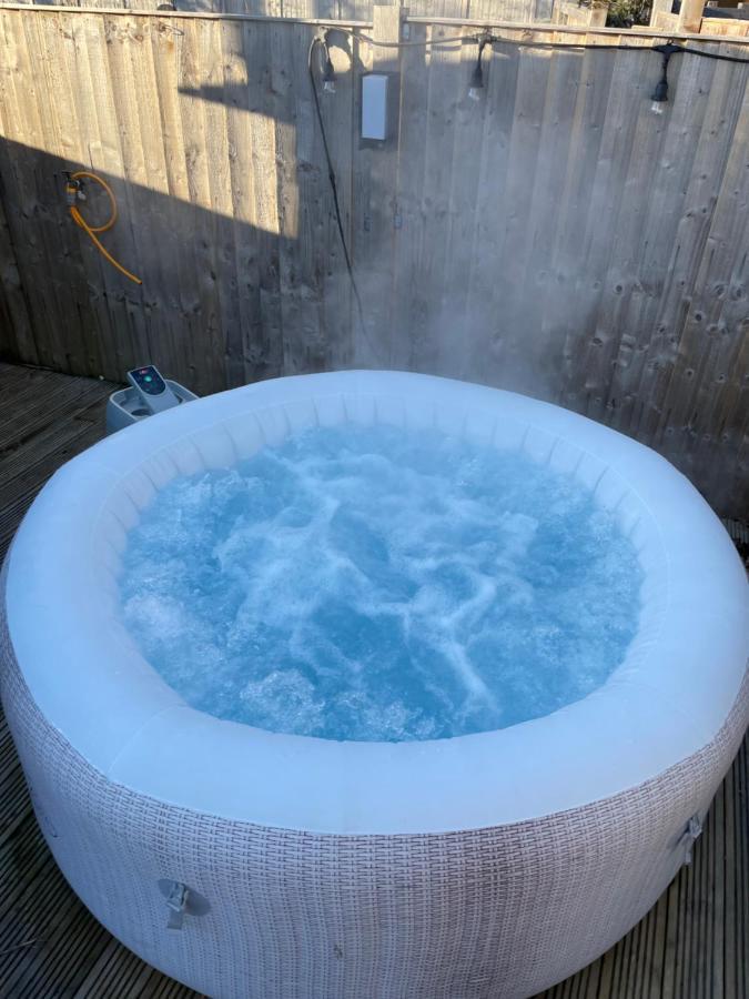 O Dan Y Coed Luxury Yurt With Hot Tub Chwilog Exterior photo